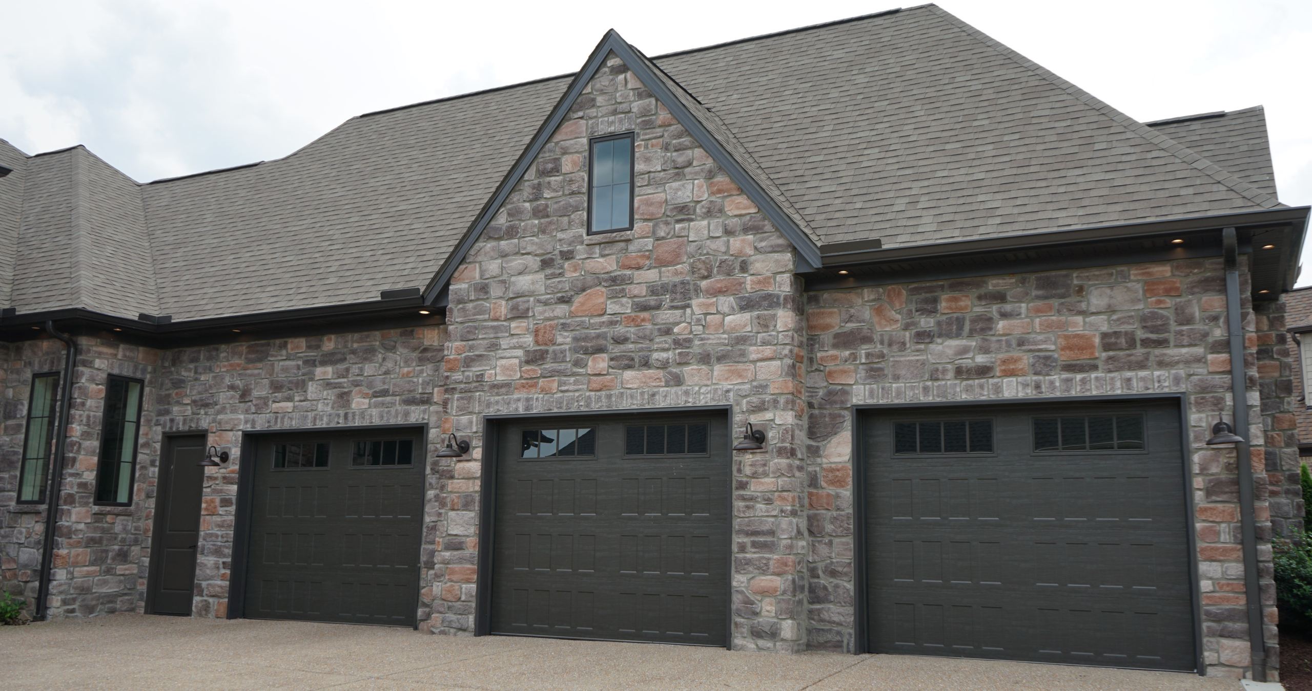 Home Featuring Centurion Stone Plantation Pattern, Kentucky Color