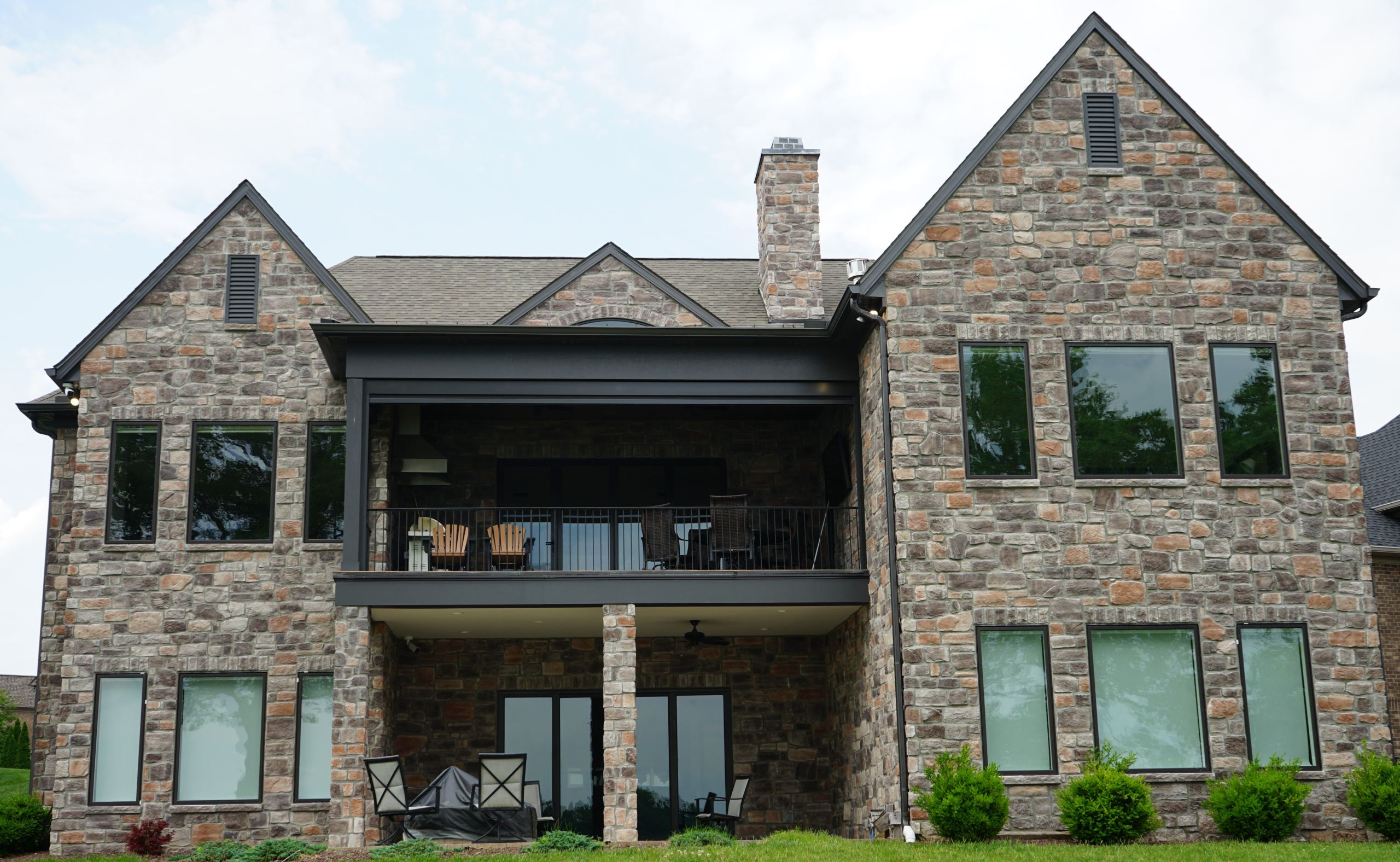 Home Featuring Centurion Stone Plantation Pattern, Kentucky Color